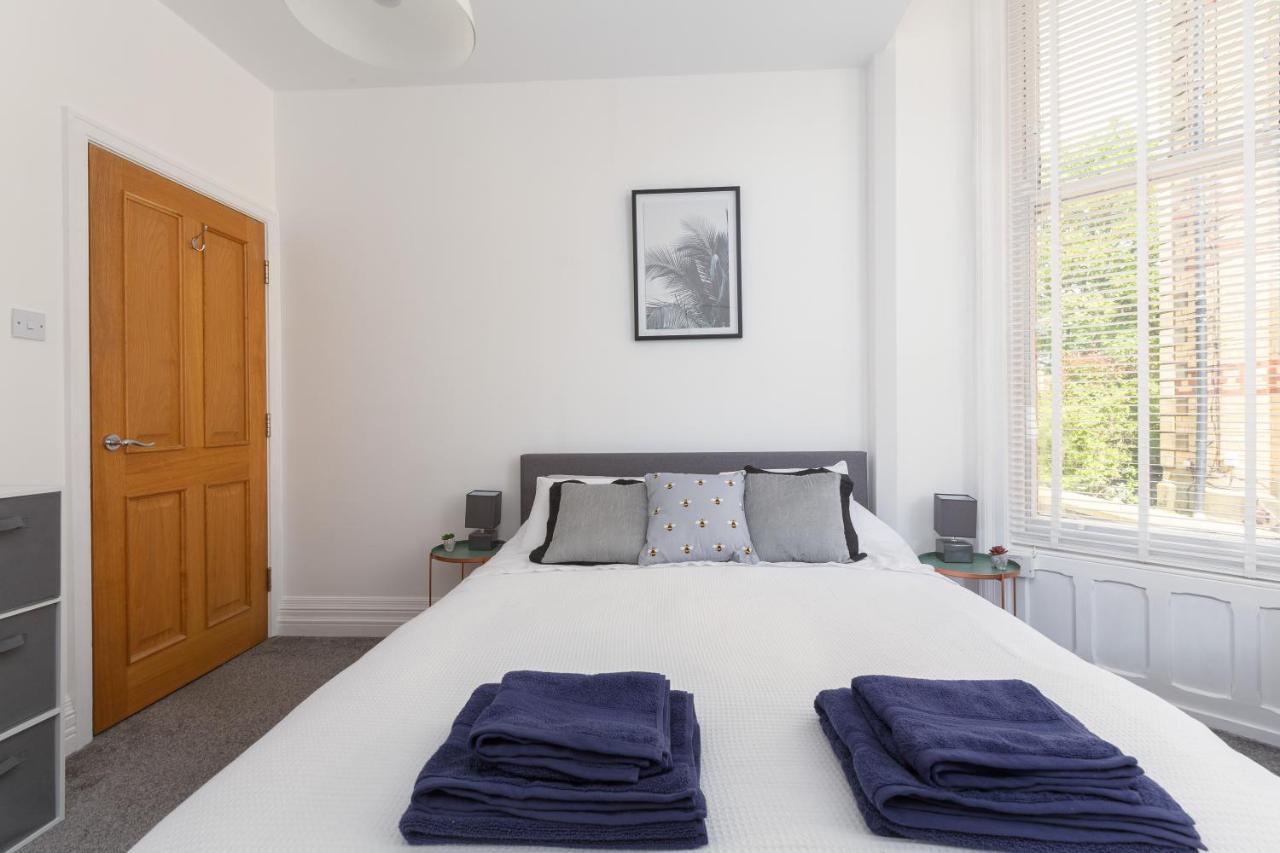 Charles Alexander Short Stay - Clifton Drive Beach Retreat 리탬 세인트 앤스 외부 사진